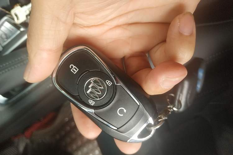 Used Buick Velite 6 2023 Revised Version 430 km Range – Commuter Edition Vehicle Key