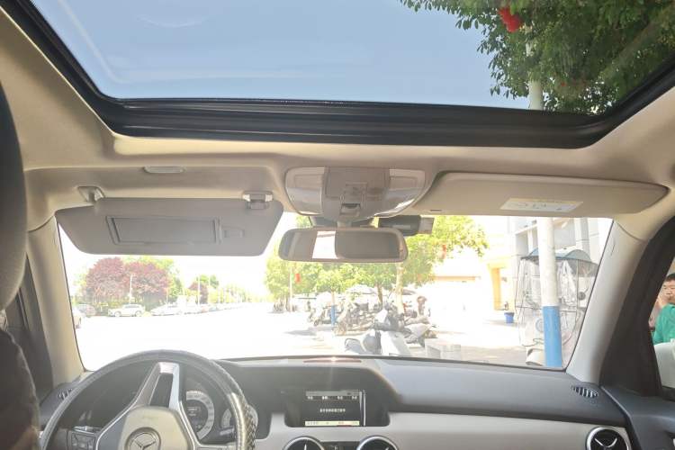 Used Mercedes-Benz GLK-Class 2013 GLK 300 4MATIC Dynamic Sunroof Model