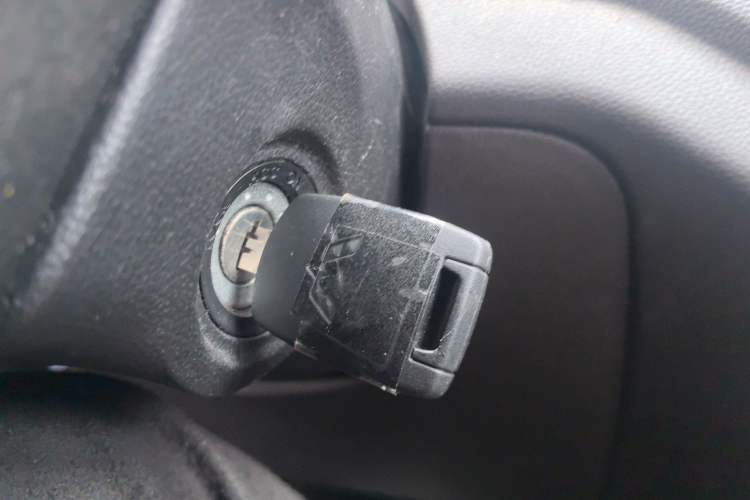 Used Wuling Hongguang V 2022 1.5L Jingqu Version Hydraulic Power Steering LAR Vehicle Key