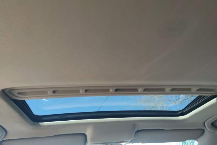 Used Volkswagen Santana 2013 1.6L Automatic Luxury Edition Headliner