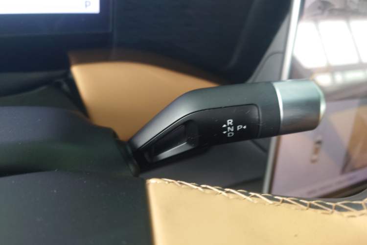 Used Geely Galaxy L7 2023 1.5T 115 km MAX Gear Lever