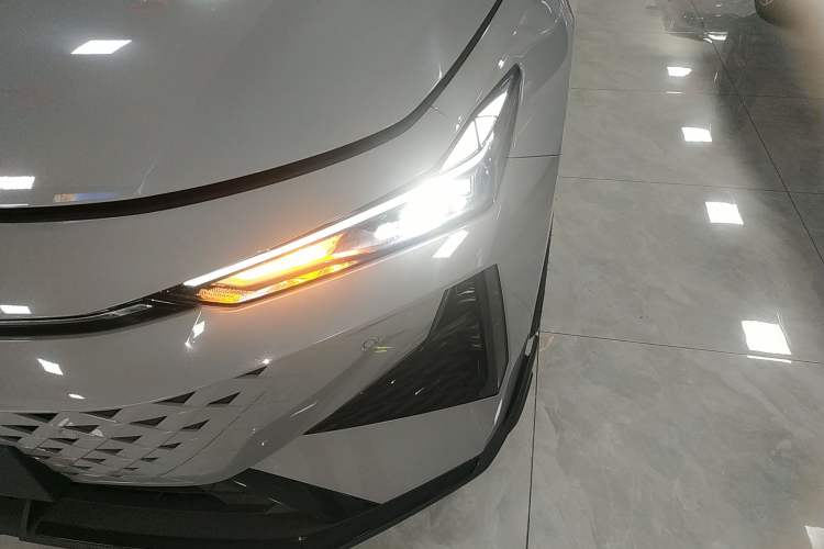 Used Changan UNI-V 2024 1.5T Prestige Sport Edition
