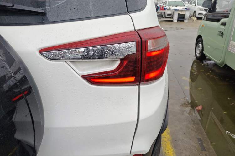 Used BYD Yuan New Energy 2018 EV360 Smart Connect Cool Edition Right Rear Taillight