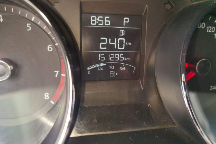 Used Volkswagen C-TREK 2017 230TSI DSG Comfort Version Odometer Close Up