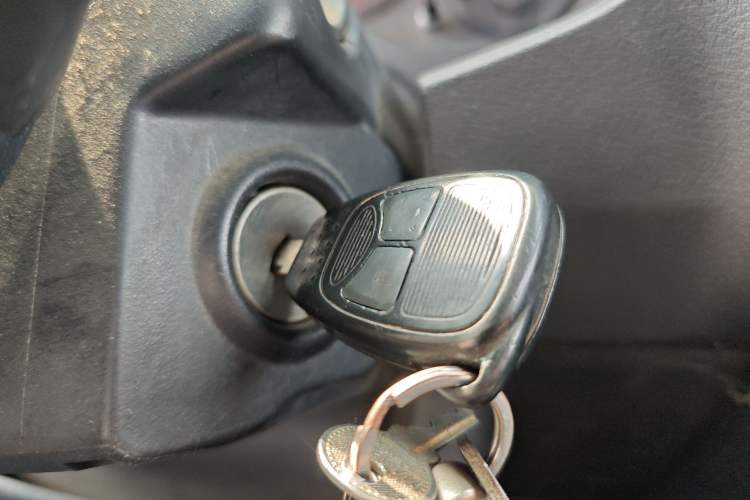 Used Jeep Compass 2014 2.4L four-wheel drive sport version Vehicle Key