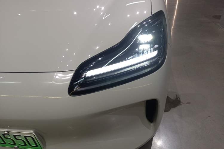 Used Wuling Bingo PLUS 2024 330 km Range Five-Seater Version Left Front Headlight