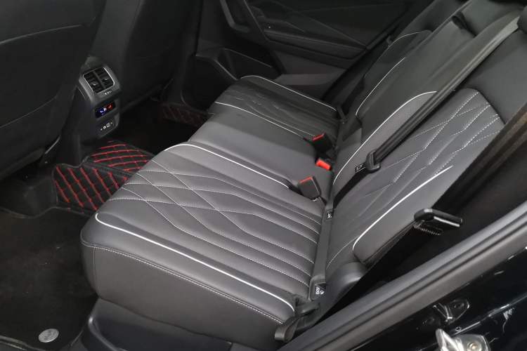 Used Volkswagen Tiguan L 2023 Restyled 330TSI Automatic Two-Wheel Drive R-Line Enhanced Comfort Version
