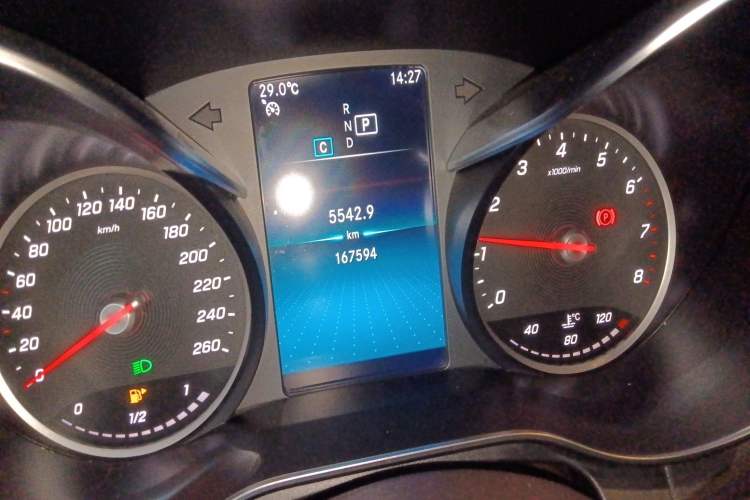 Used Mercedes-Benz GLC 2020 GLC 260 L 4MATIC Dynamic Model Odometer Close Up