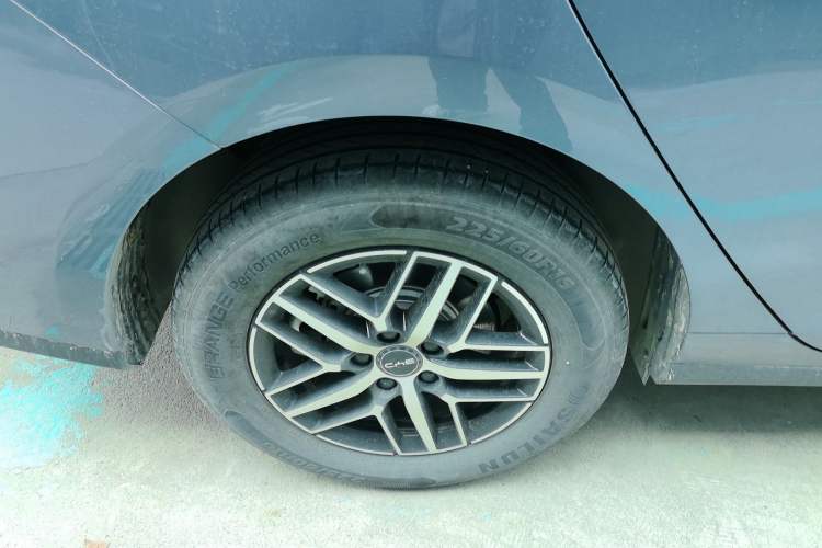 Used BYD Seal 05 DM-i 2025 DM-i Intelligent Drive 120KM Flagship Model Right Rear Wheel Hub