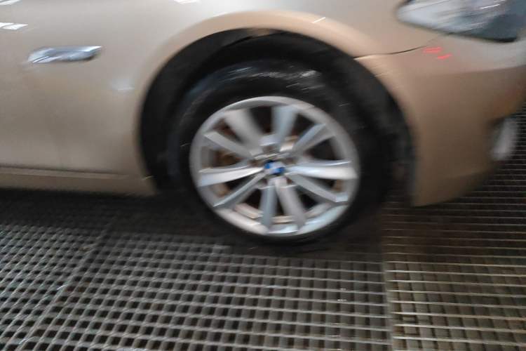 Used BMW 5 Series 2013 525Li Leading Model
