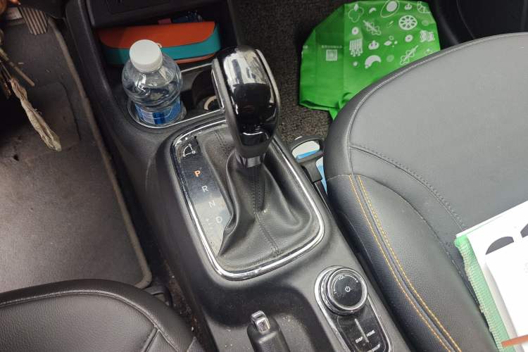 Used Dongfeng Aeolus AX4 2017 1.4T DCT Trendy & Stylish Model
