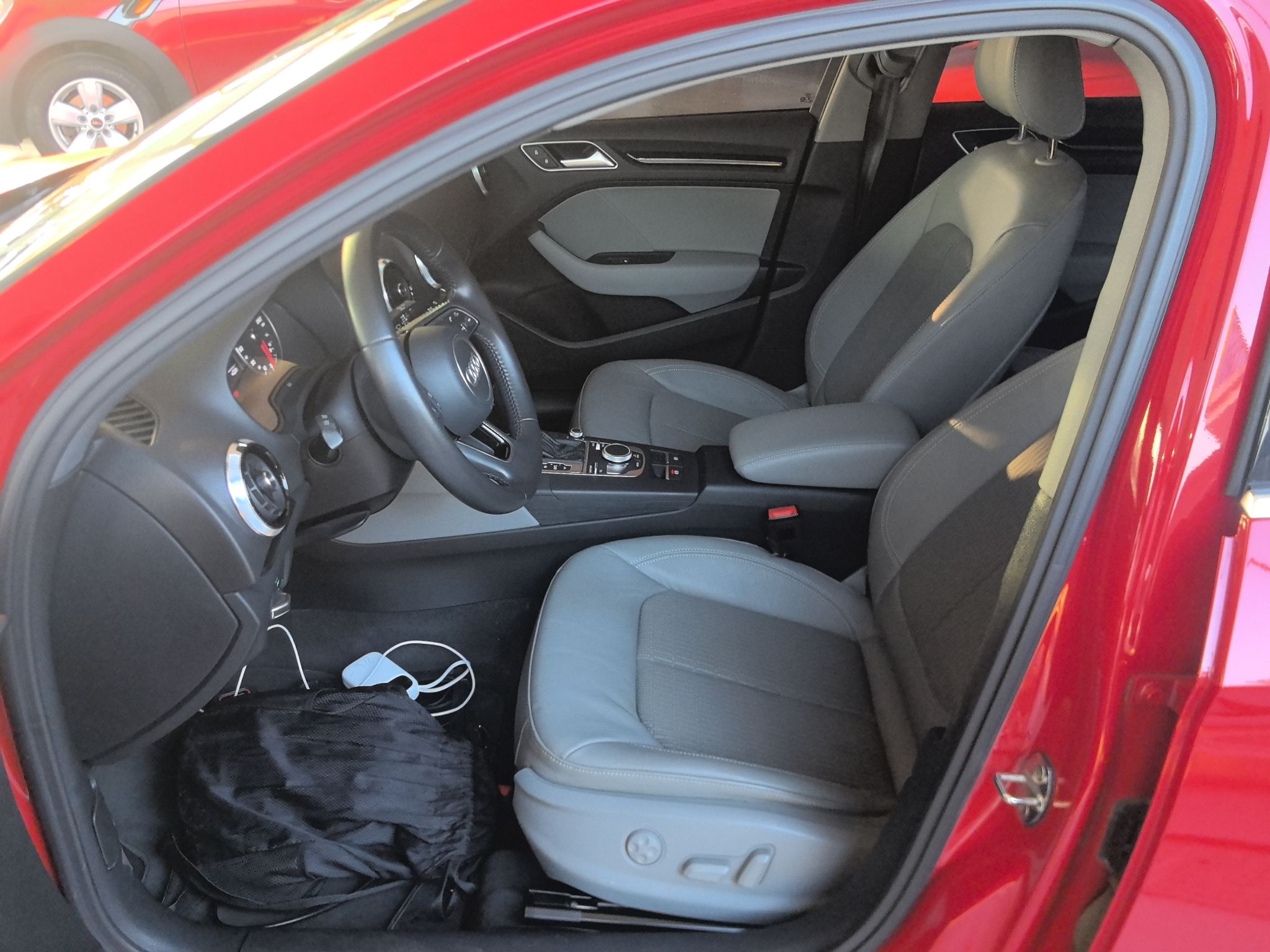 Переднее сиденье в автомобиле