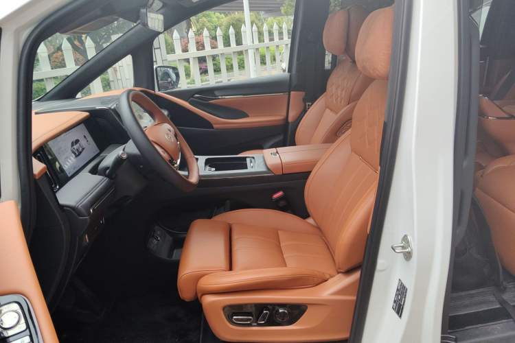 Used GAC Trumpchi Xiangwang M8 2025 Kunkun Series Max Luxury Cabin Left Front Seat