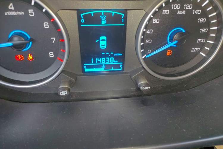 Used FAW Yingzhi 737 2015 1.5L Manual Deluxe Navigation Version Odometer Close Up