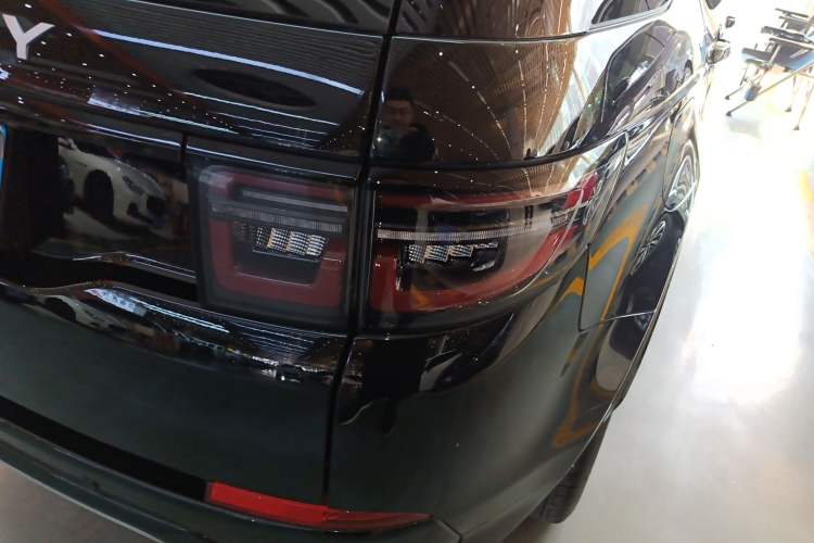 Used Land Rover Discovery Sport 2025 249 PS Performance Tech Edition Exterior 3