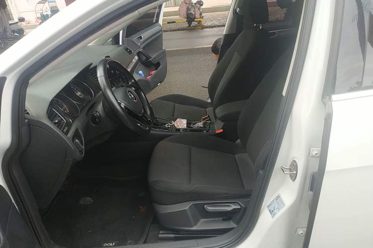 Used Volkswagen Golf 2020 Zhiai Edition 200TSI DSG Comfortable & Ambitious Version
