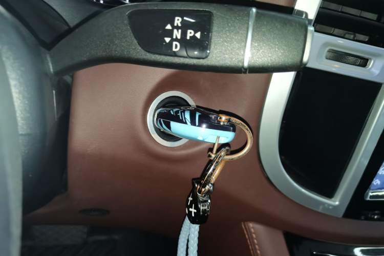 Used Mercedes-Benz Vito 2018 2.0T Business Version China V Emission Standard Vehicle Key