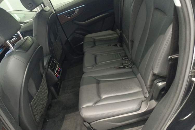 Used Audi Q7 2021 55 TFSI quattro S line Sport model
