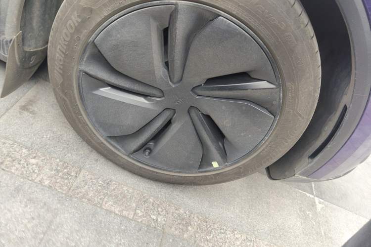 Used Tesla Model Y 2025 Long-Range All-Wheel Drive First Edition Exterior 4