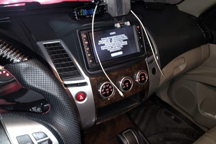 Used Mitsubishi Pajero Sport 2013 3.0L Automatic 4x4 Flagship Edition
