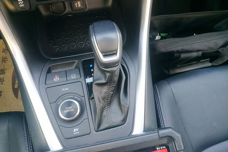 Used Toyota Wildlander 2023 Dual-Engine 2.5L E-CVT 4x4 Luxury PLUS Edition
