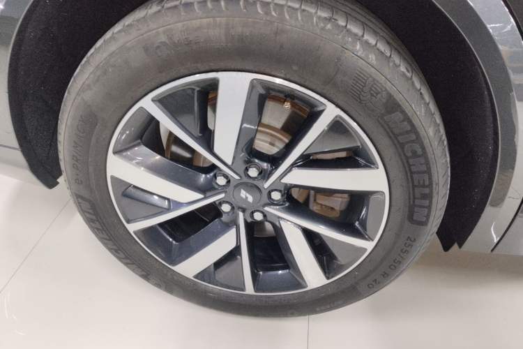 Used Li Auto L8 2023 Pro Model Right Rear Wheel Hub