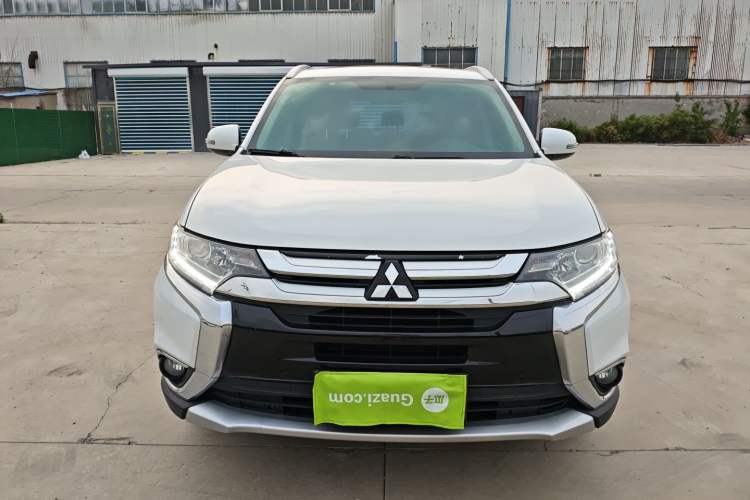 Used Mitsubishi Outlander 2018 2.0L Two-Wheel Drive Glory Edition 5 Seats Front