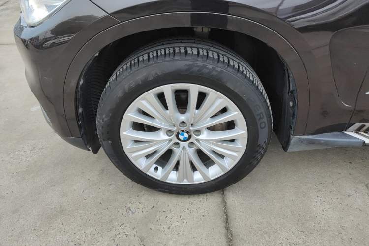 Used BMW X5 2017 xDrive28i Left Front Wheel Hub