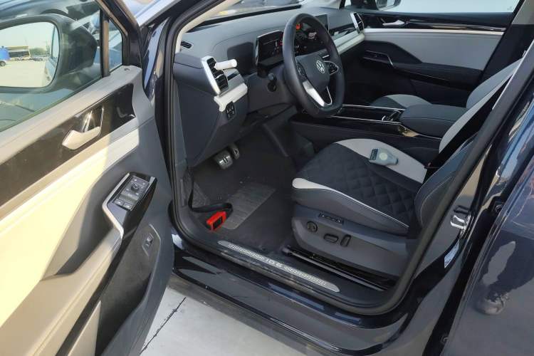 Used Volkswagen ID.6 CROZZ 2022 Long-Range PRO Edition Interior 3