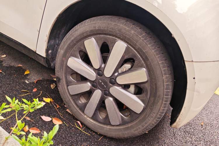 Used ORA Black Cat 2021 351 km Standard Version Right Front Wheel Hub