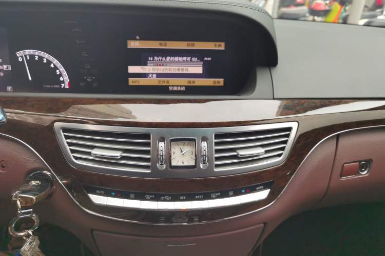 Used Mercedes-Benz S-Class 2012 S 300 L Business Standard Model
