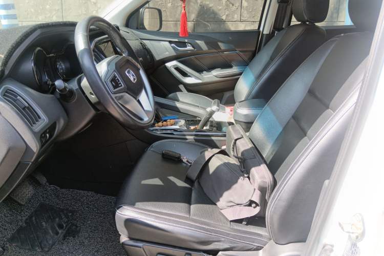 Used JMC Yusheng S350 2016 2.0T Automatic Two-Wheel Drive Gasoline Luxury Version with Sunroof 5 Seats