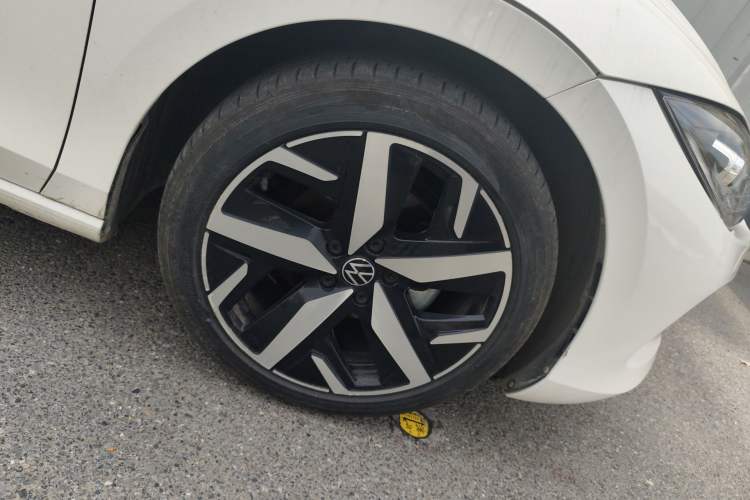 Used Volkswagen Lamando 2022 Lavida L 280TSI DSG Cool & Spicy Edition Right Front Wheel Hub