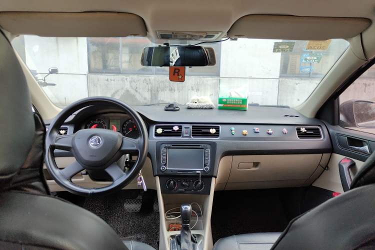 Used Skoda Rapid 2013 1.6L Automatic Smart Selection Model
