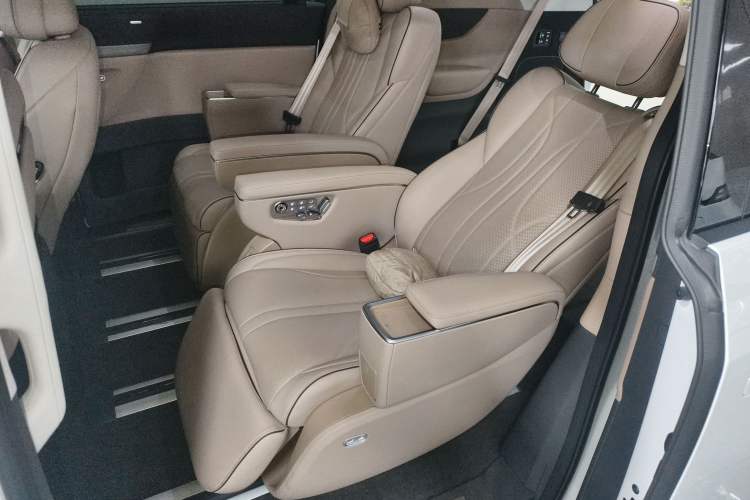 Used XPeng X9 2025 740 Ultra-Long Range Max Left Rear Seat