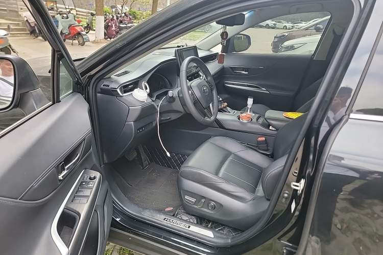 Used Toyota Harrier 2022 2.0L CVT Two-Wheel Drive Luxury Edition Driver Seat