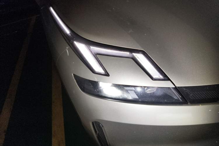 Used Lynk & Co 08 EM-P 2023 120km Long-Range Halo Right Front Headlight