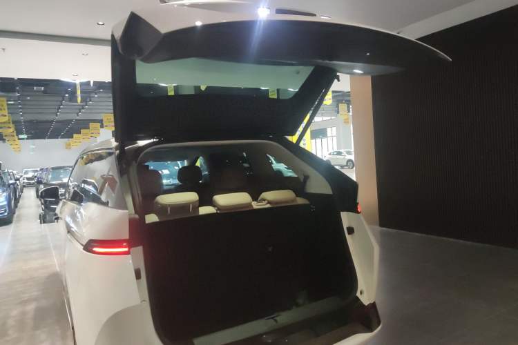 Used XPeng X9 2024 640 All-Wheel Drive High-Performance Max
