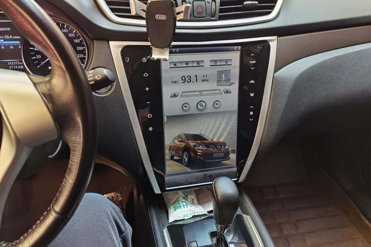 Used Nissan X-Trail 2014 2.0L CVT Comfort Edition 2WD Audio And AC Panel