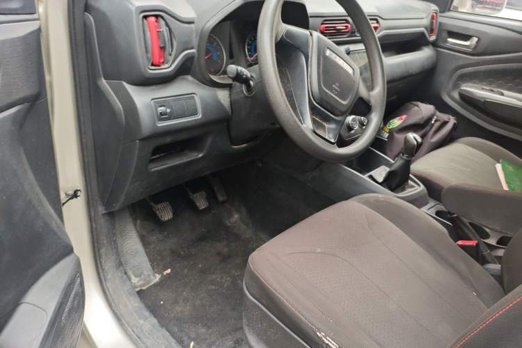 Used Dongfeng Fengon 380 2022 1.5L Comfort-Class Passenger Vehicle (Steel Spring) with 7 Seats Driver Seat