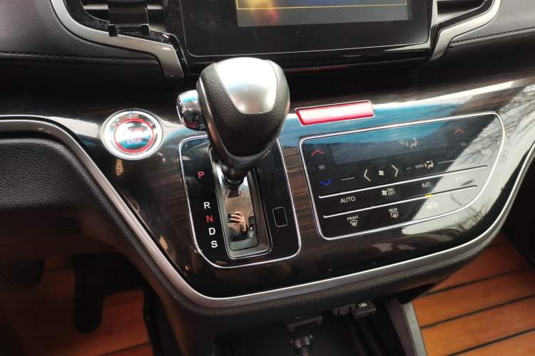 Used Honda Odyssey 2018 2.4L Smart Edition Gear Lever