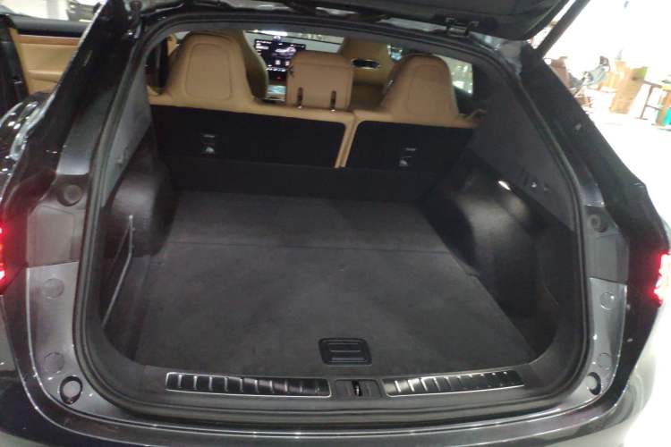 Used Hima Luxeed R7 2024 All-Electric 667 km Max