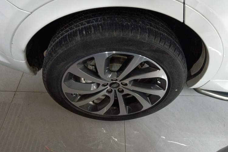 Used Land Rover Discovery Sport 2020 249 PS R-Dynamic Performance Edition Exterior 5