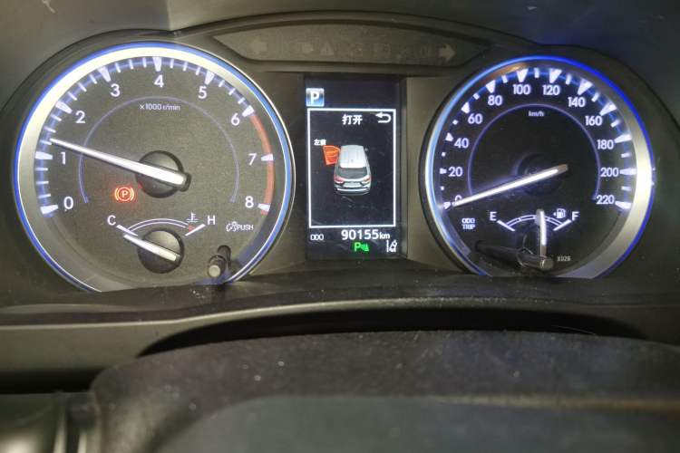 Used Toyota Highlander 2018 2.0T Four-Wheel Drive Prestige Version 7 Seats China V Emission Standard Odometer Close Up