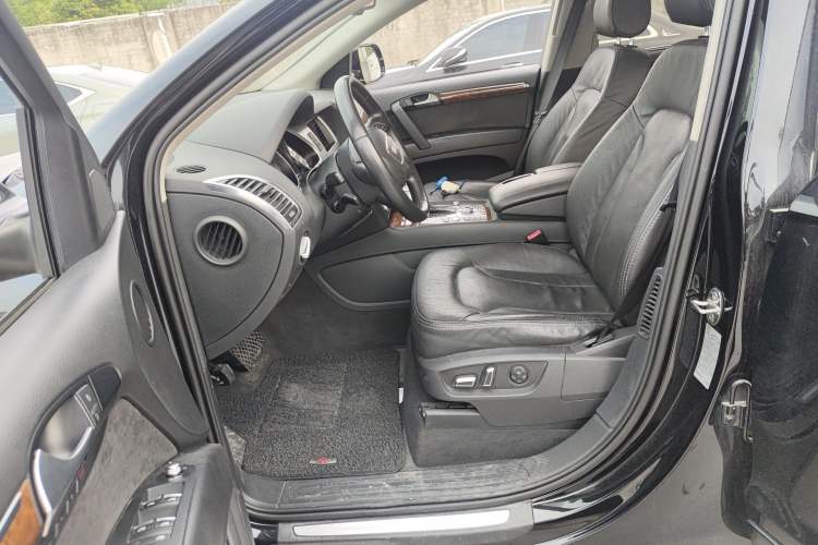 Used Audi Q7 2013 35 TFSI Ambition Edition Left Front Seat