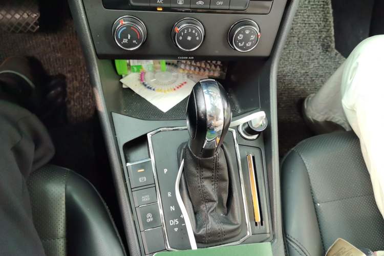 Used Volkswagen Lavida 2018 1.5L Automatic Comfort Edition China V Standard Gear Lever