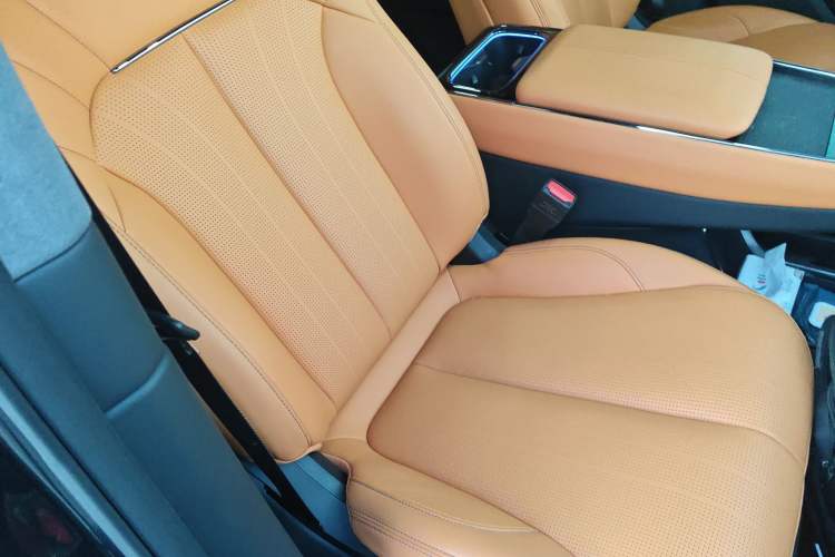 Used Geely Galaxy LEVC L380 2025 805 km Flagship Version All-Wheel Drive