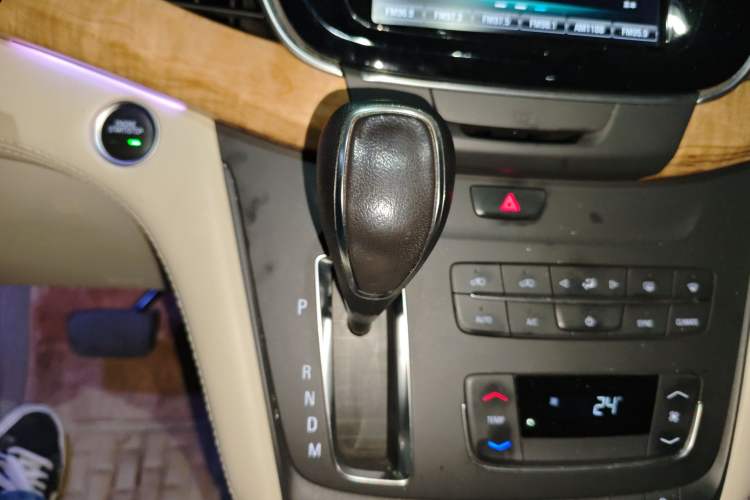 Used Buick GL8 2018 ES 28T Comfort Model China VI Standard Gear Lever