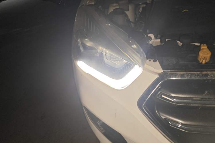 Used Ford Kuga 2019 EcoBoost 180 Two-Wheel-Drive Platinum Edition China V Standard Right Front Headlight