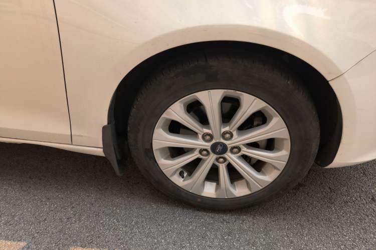 Used Ford Escort 2017 Happiness Edition 1.5L Automatic Fashion Version Right Front Wheel Hub